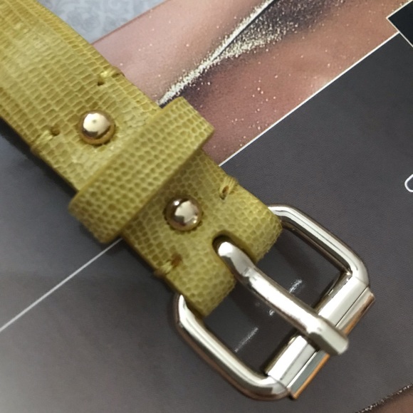 New Ann Taylor yellow leather belt. Size M - Picture 5 of 5